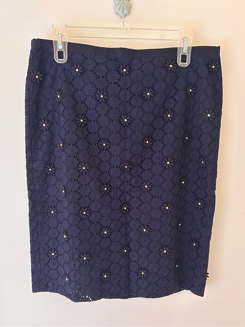Talbots Navy Eyelet and Embroidered 3D Floral Pencil Skirt
Size: 10 
Like New